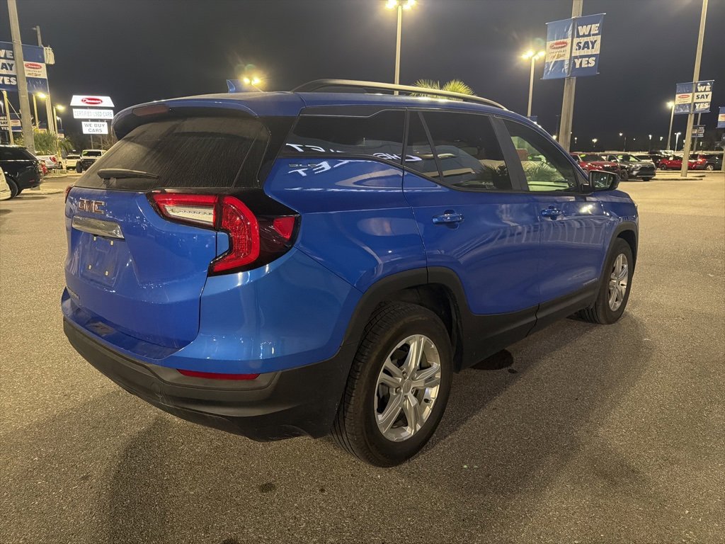 Used 2024 GMC Terrain SLE w/ Driver Convenience Package image 4