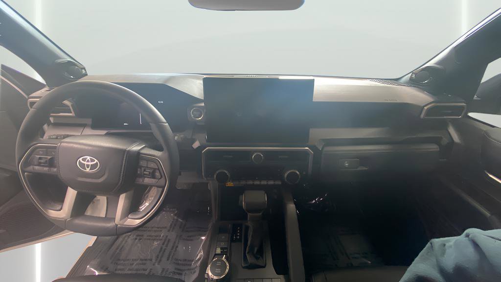 Used 2025 Toyota 4Runner Limited AWD/4WD image 14