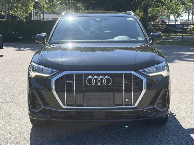 Used 2023 Audi Q3 2.0T Premium w/ Convenience Package AWD/4WD image 2