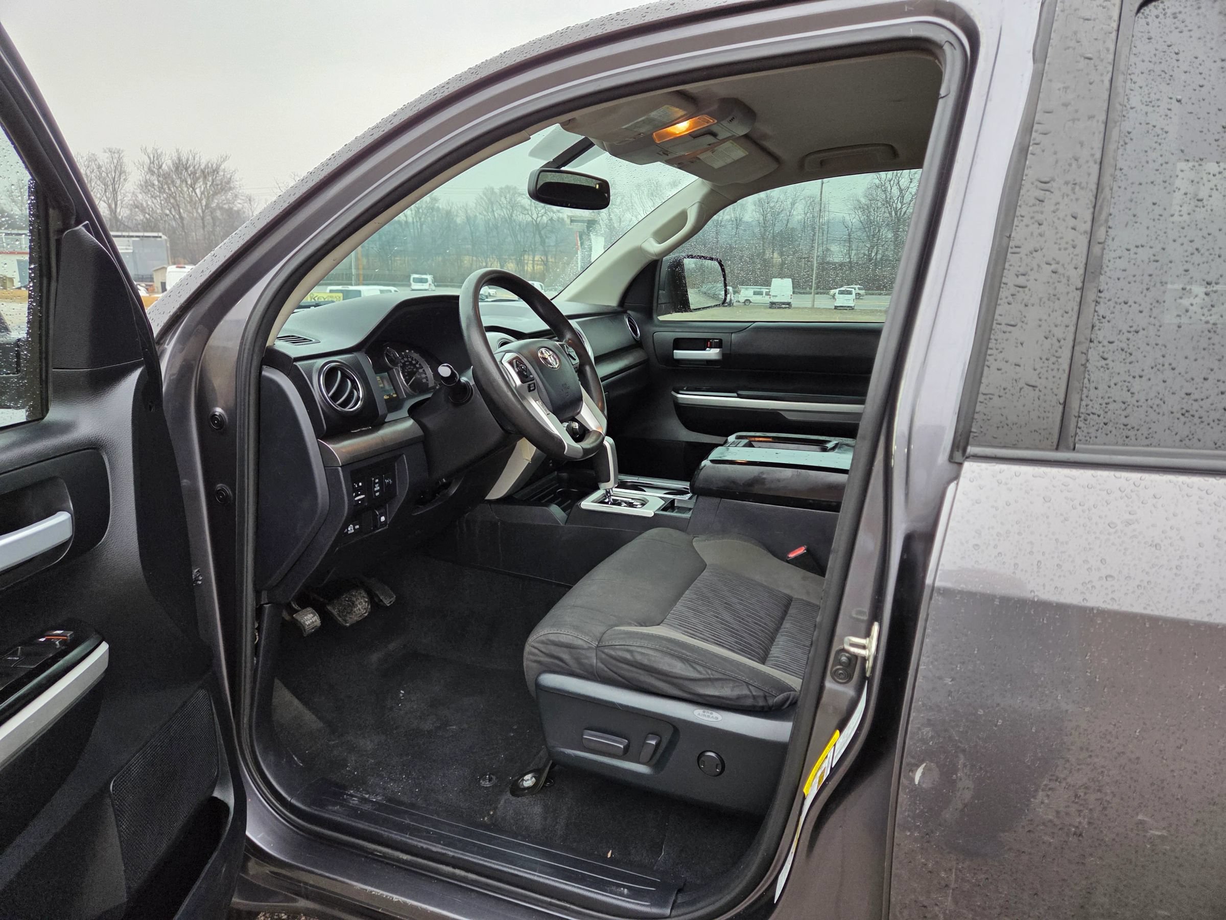 Used 2017 Toyota Tundra SR5 w/ SR5 Upgrade Package RWD image 7