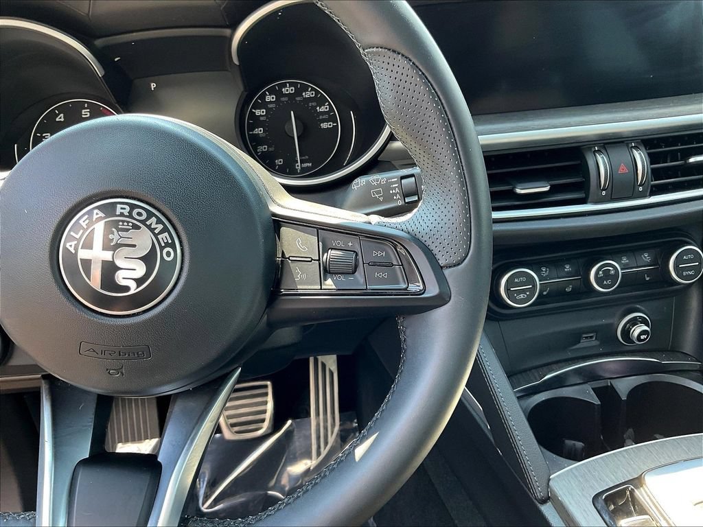Used 2023 Alfa Romeo Stelvio Ti AWD/4WD image 12