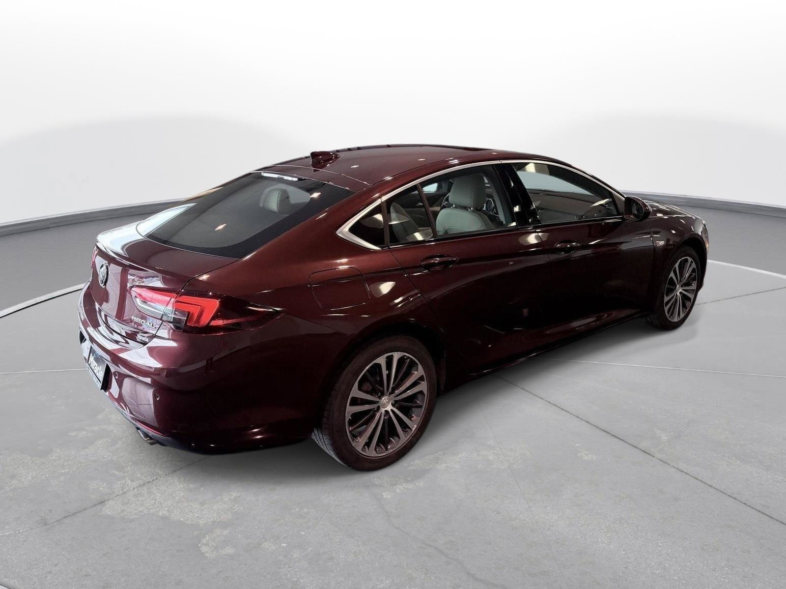 Used 2018 Buick Regal Essence w/ Driver Confidence Package #1 FWD image 10