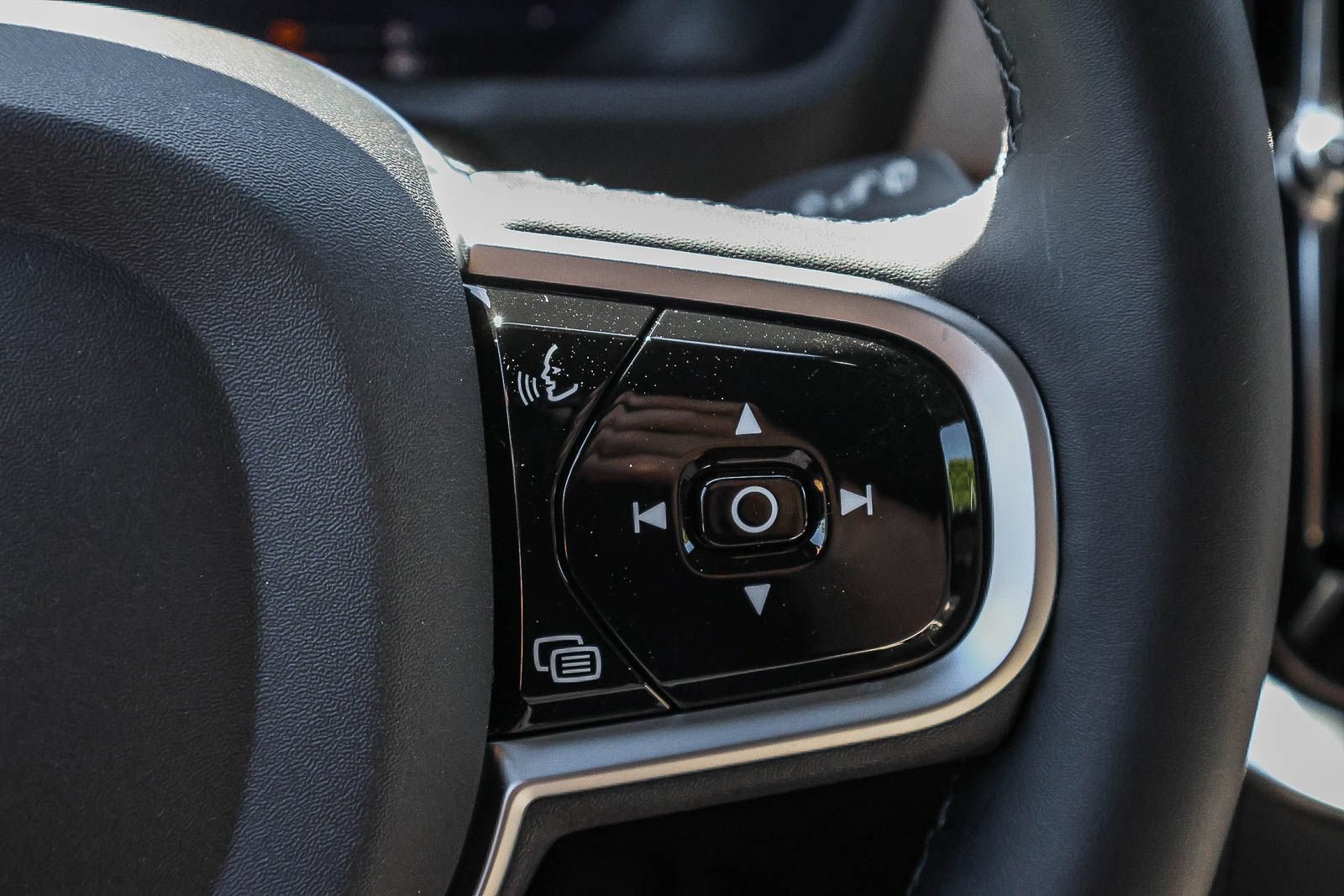 New 2026 Volvo XC90 T8 Plus w/ Protection Package Premier AWD/4WD image 32