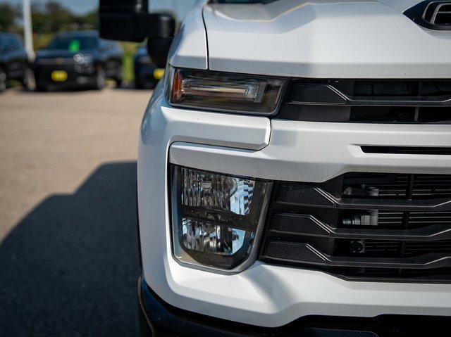 Used 2024 Chevrolet Silverado 2500 Custom w/ Custom Value Package image 4