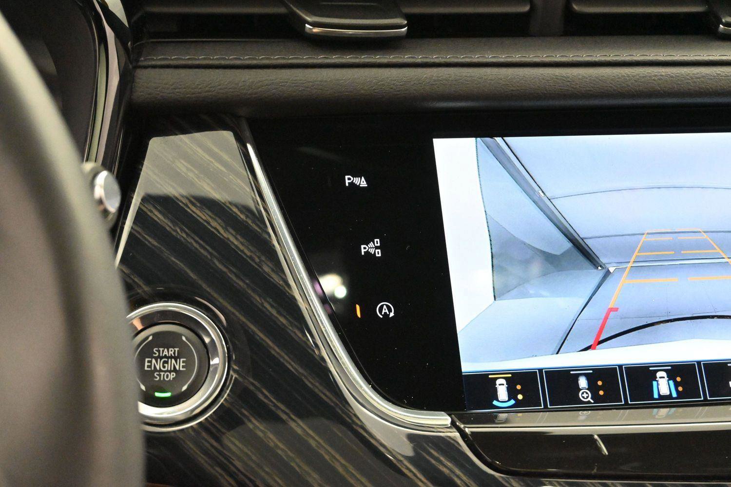 Certified 2024 Cadillac XT6 Premium Luxury w/ Technology Package FWD image 24