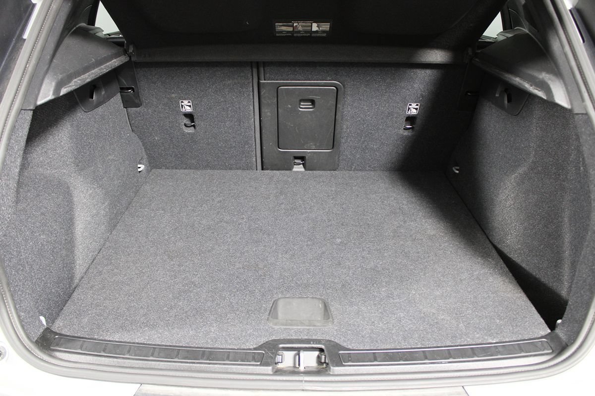 Used 2024 Volvo XC40 B5 Core AWD/4WD image 28