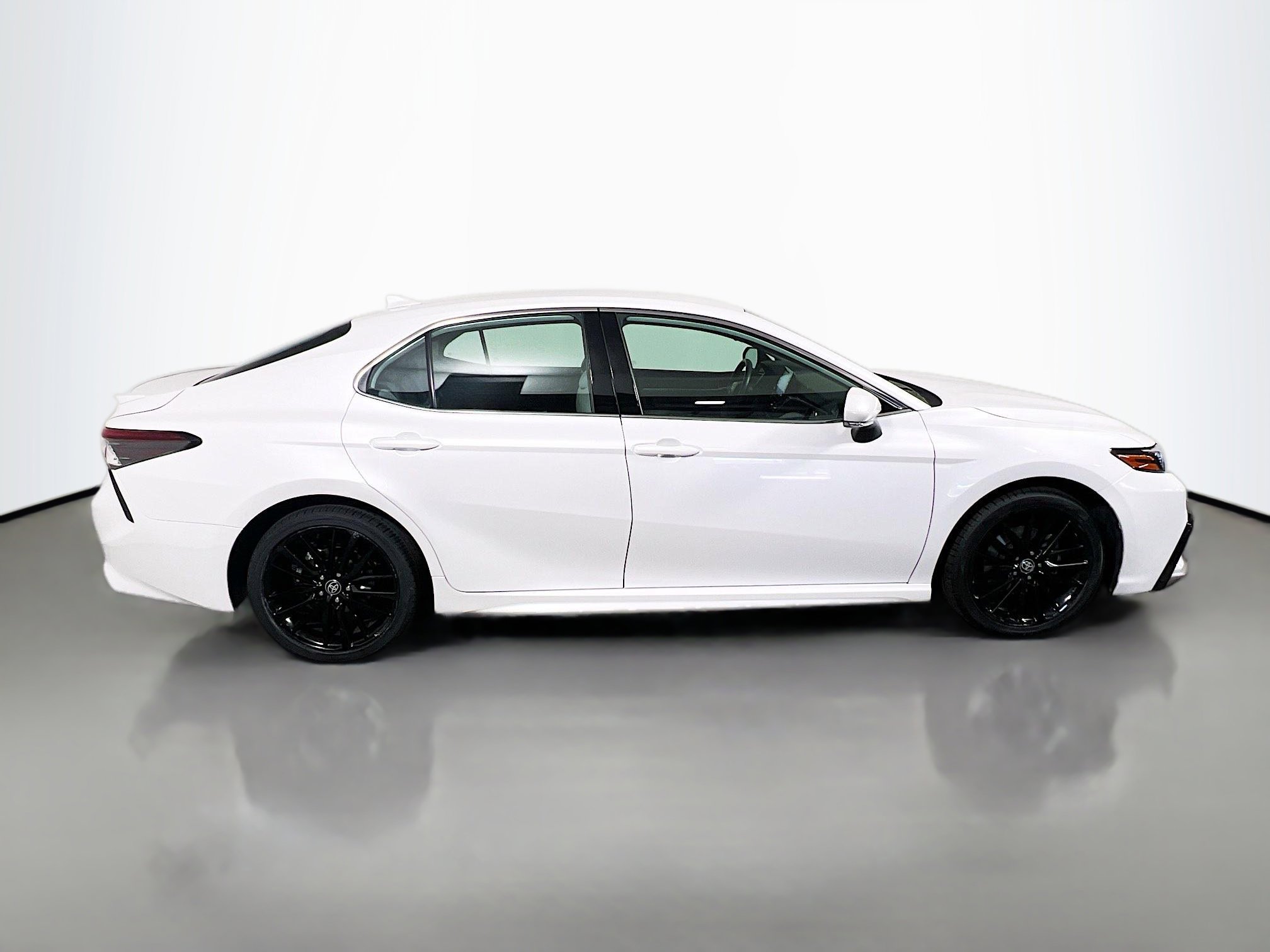 Used 2024 Toyota Camry XSE image 3