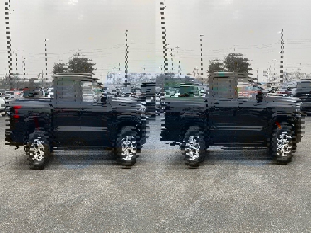 Used 2024 Nissan Frontier SV image 5