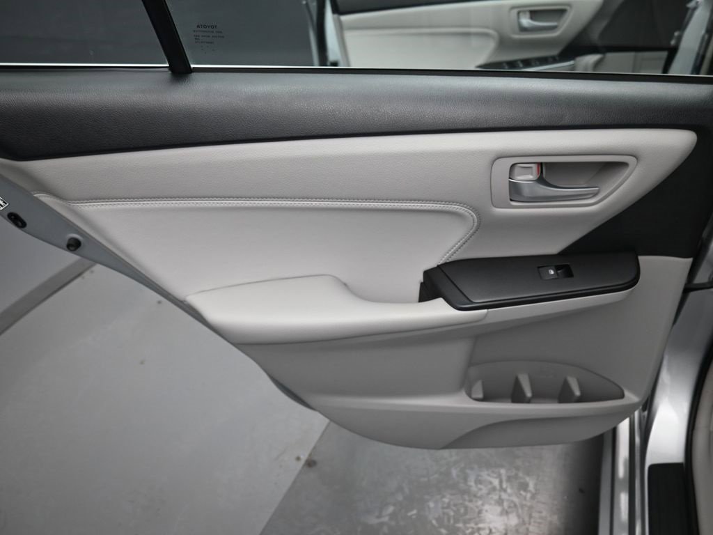 Used 2016 Toyota Camry XLE image 31