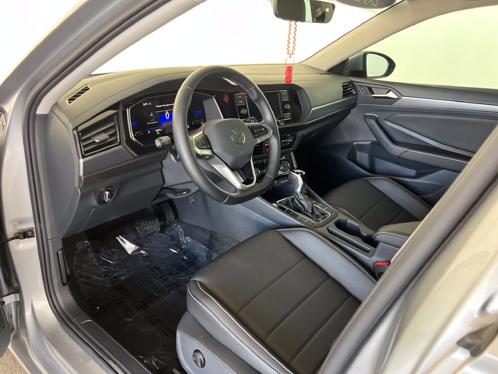 Used 2023 Volkswagen Jetta SE FWD image 19