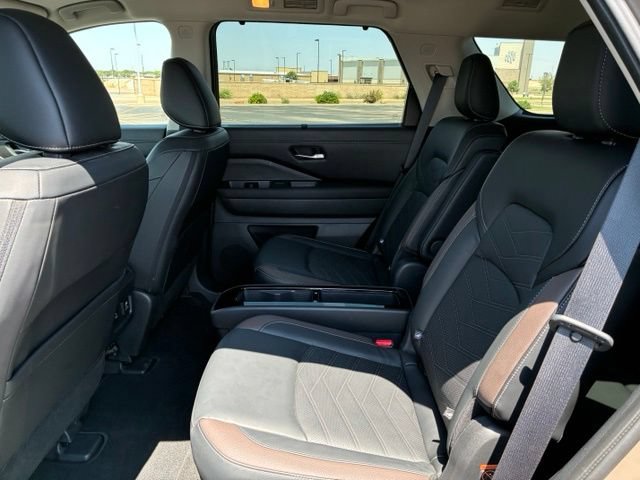 Certified 2023 Nissan Pathfinder Platinum FWD image 17