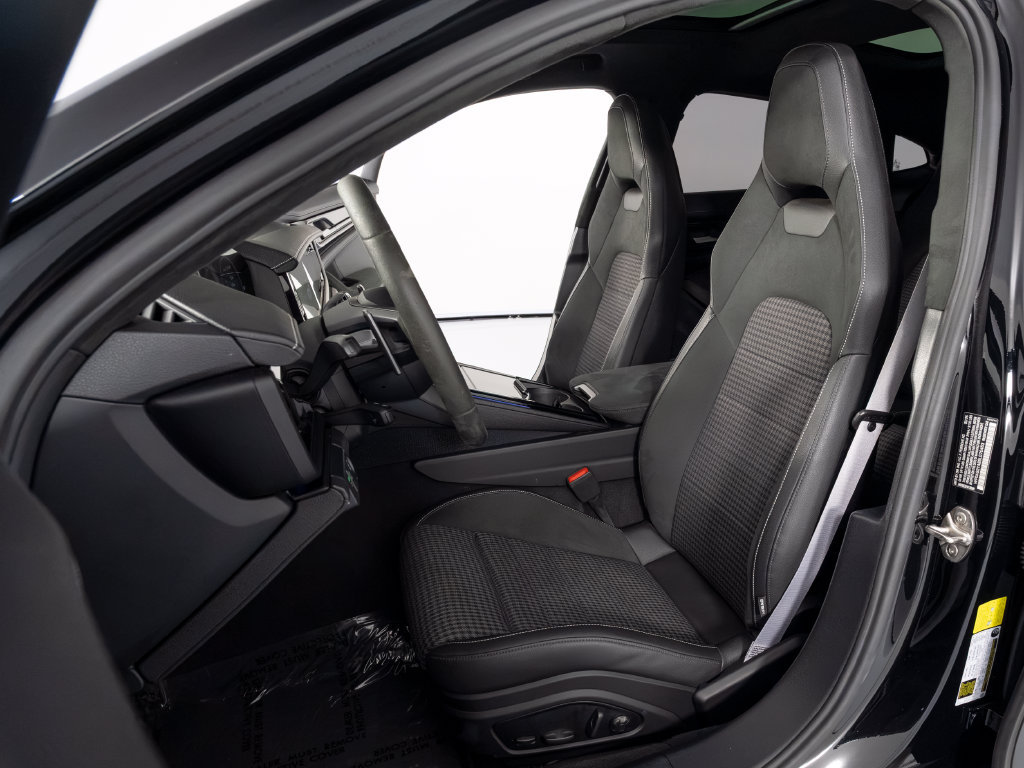 Certified 2025 Porsche Panamera GTS AWD/4WD image 17