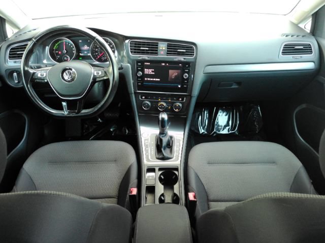Used 2019 Volkswagen e-Golf SE w/ Driver Assistance Package FWD image 2