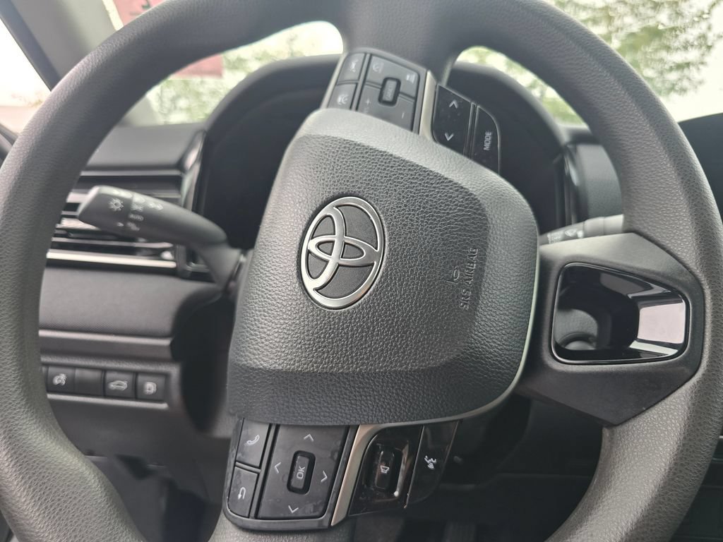 Used 2025 Toyota Camry LE FWD image 18