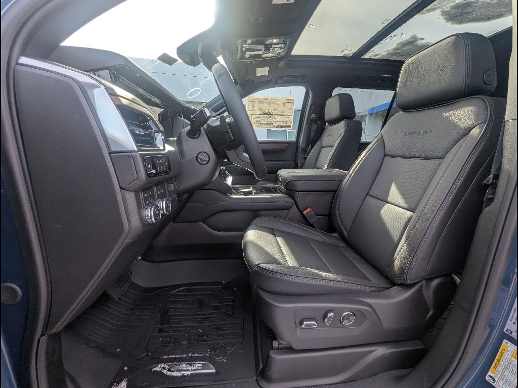 New 2026 GMC Yukon Denali w/ Sun & Power Step Package image 13