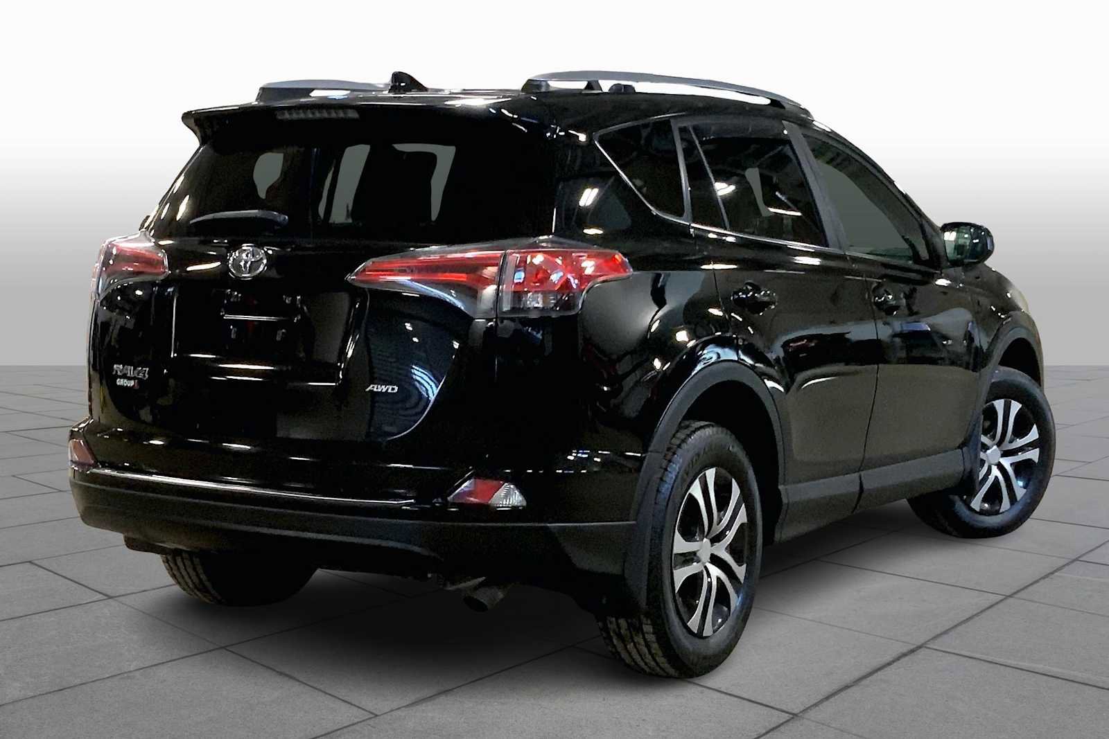 Used 2017 Toyota RAV4 LE w/ Carpet Mat Package image 12