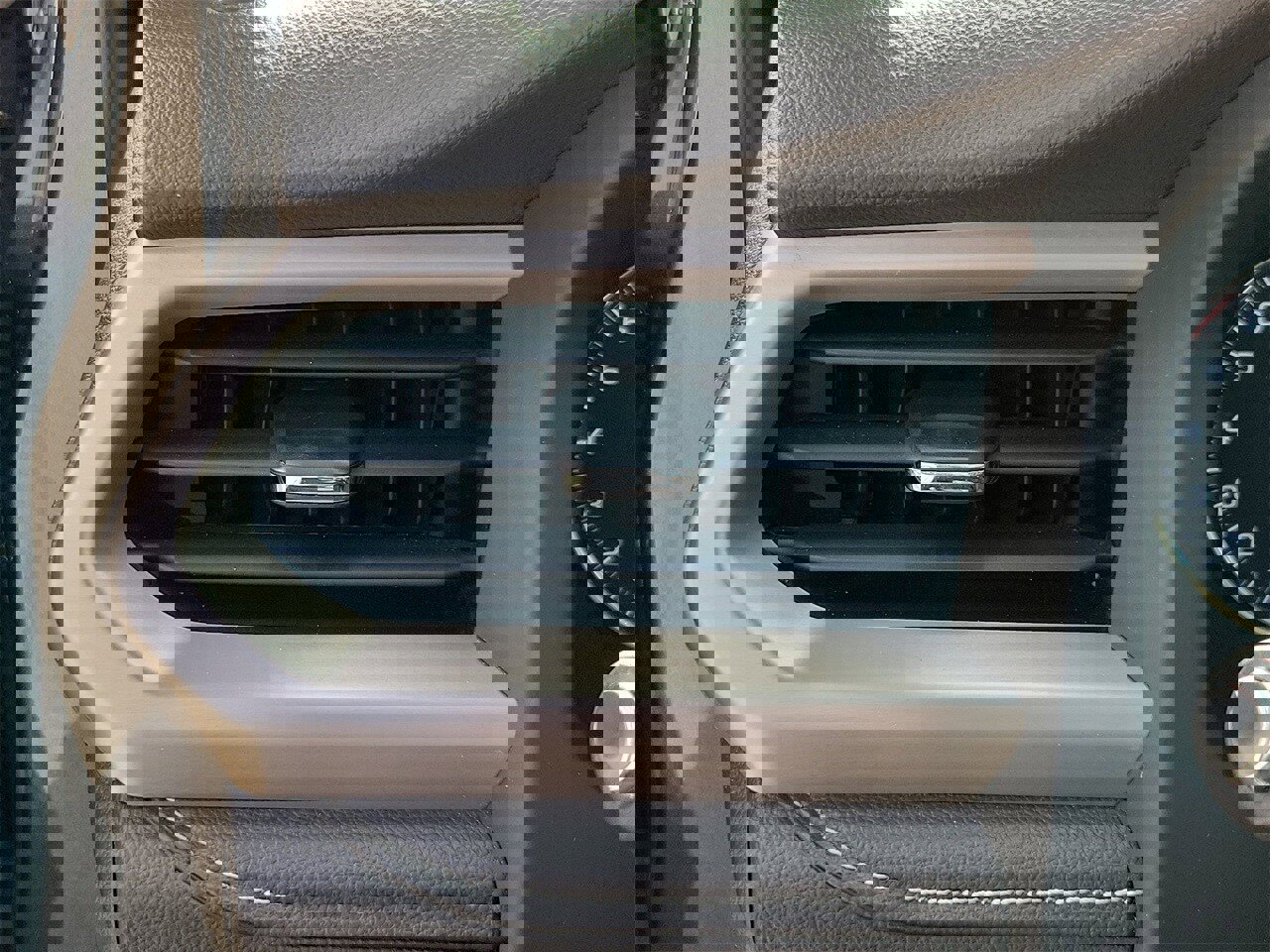 Used 2019 GMC Acadia Denali image 32