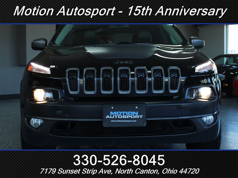 Used 2016 Jeep Cherokee Trailhawk AWD/4WD image 33
