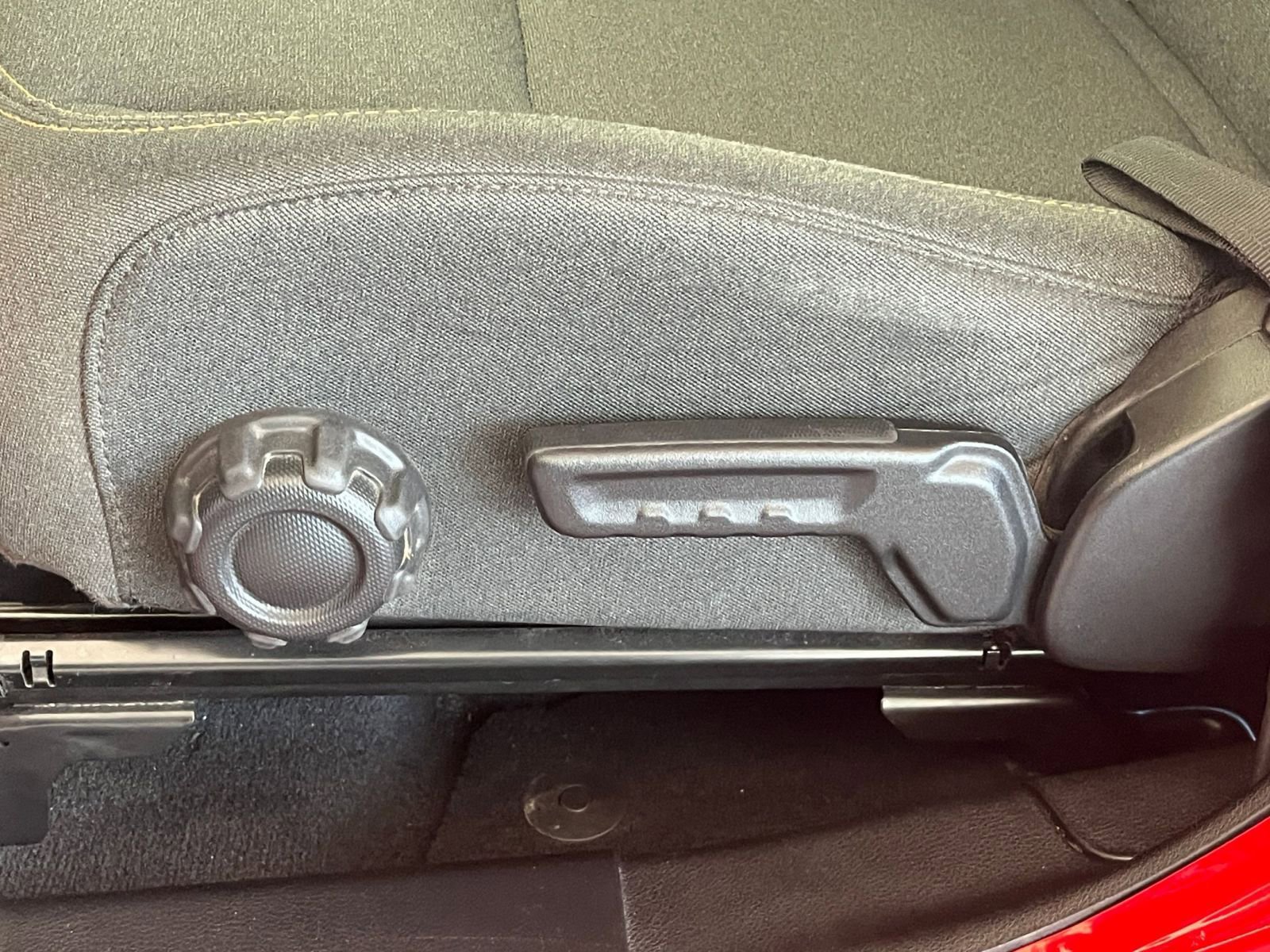 Used 2025 Jeep Wrangler Sahara image 23