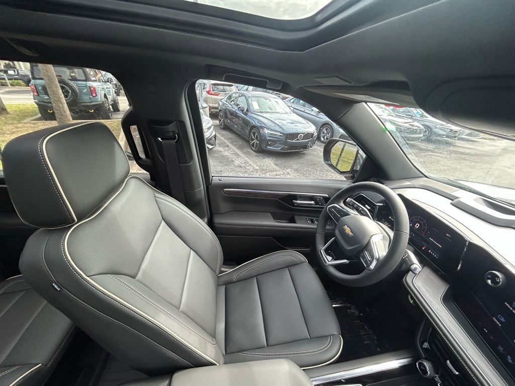 New 2026 Chevrolet Suburban Premier w/ Sun And Tow Package image 24