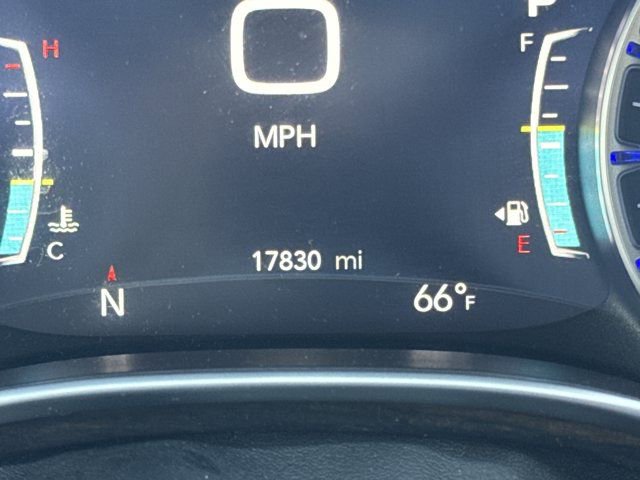 Used 2023 Chrysler Pacifica Pinnacle w/ Trailer Tow Group image 26