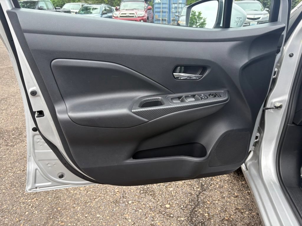 Used 2025 Nissan Versa SV FWD image 10