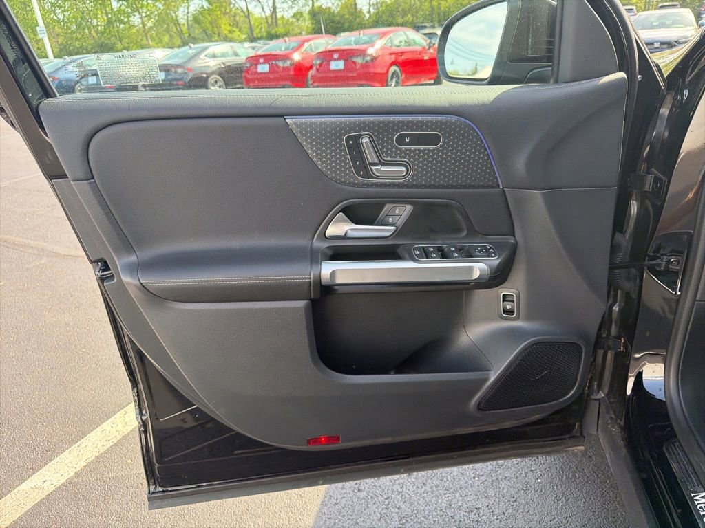 Used 2025 Mercedes-Benz GLB 250 image 15