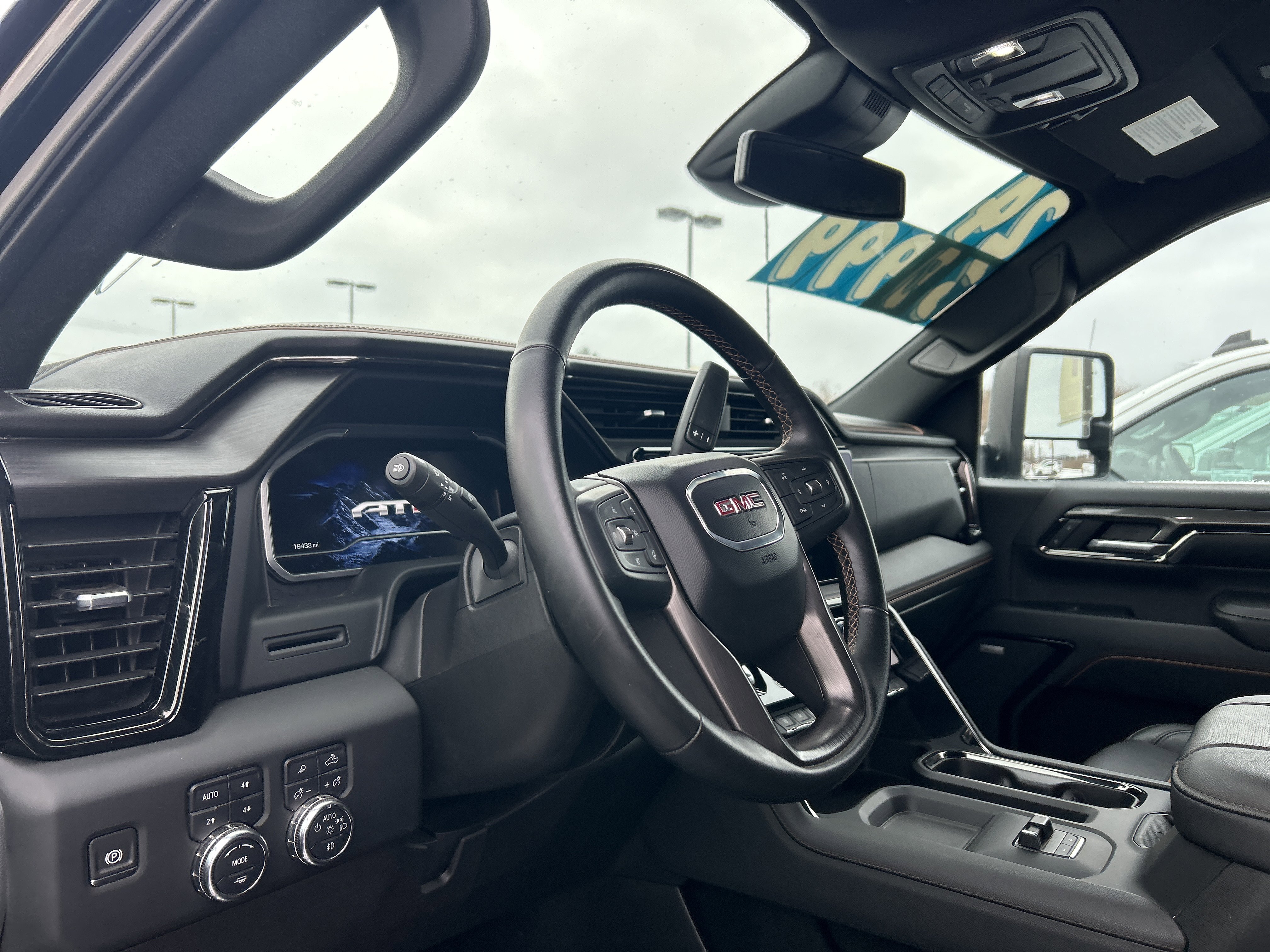 Used 2024 GMC Sierra 2500 AT4 image 13