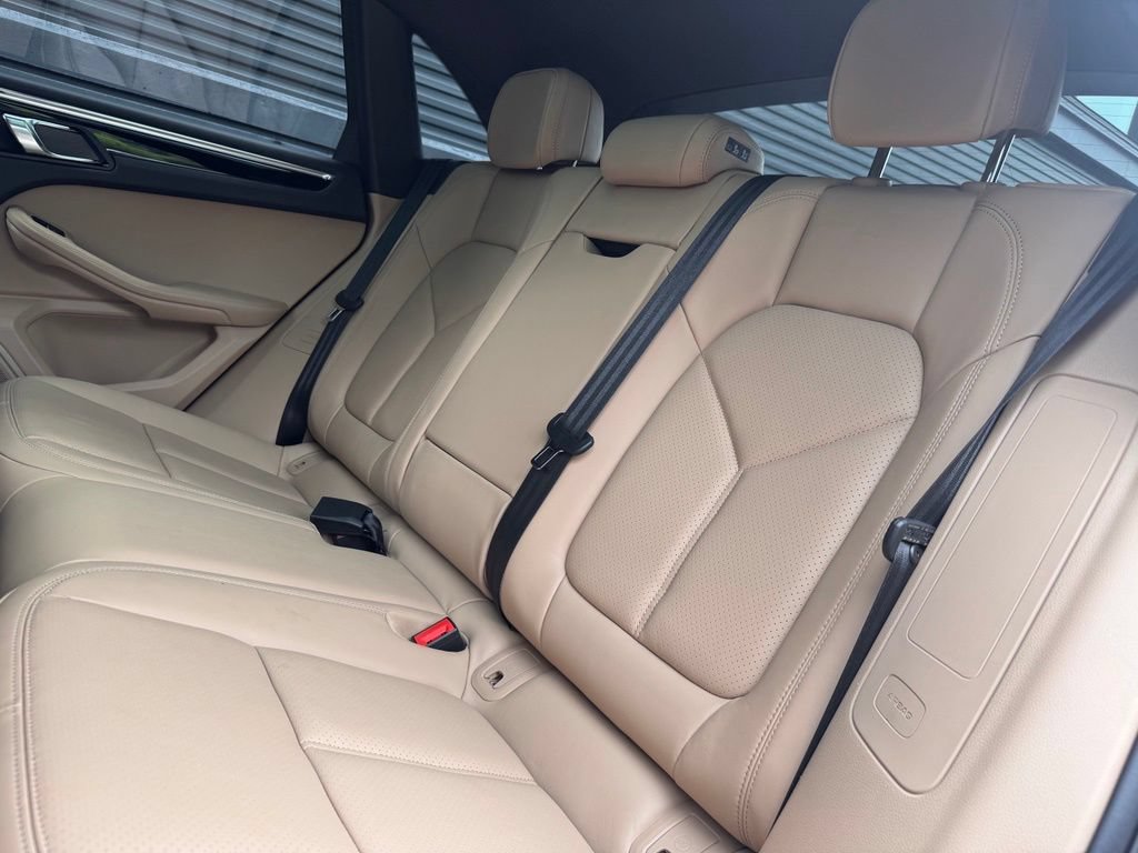 Certified 2026 Porsche Macan AWD/4WD image 21