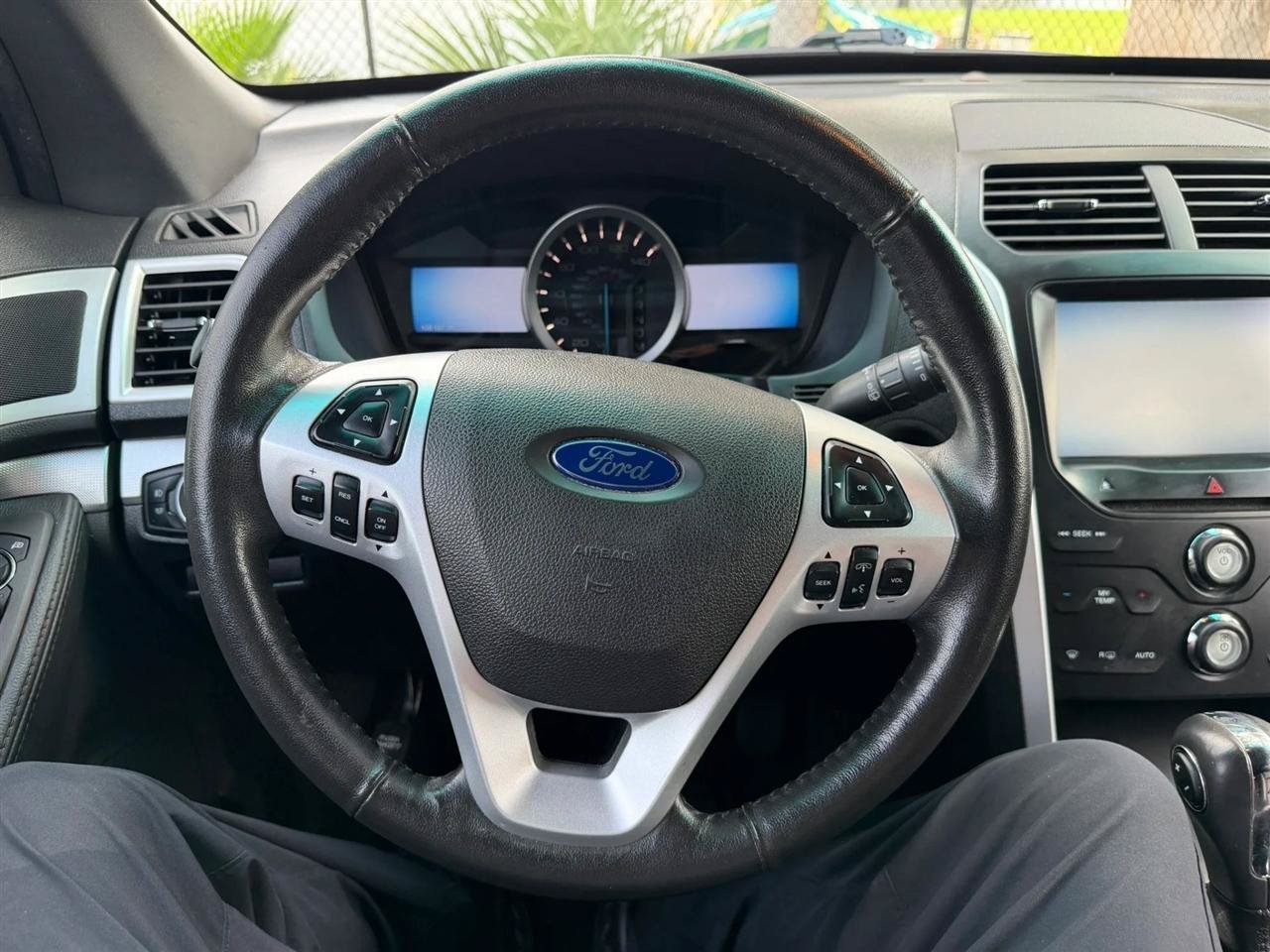 Used 2015 Ford Explorer XLT w/ Equipment Group 202B FWD image 43