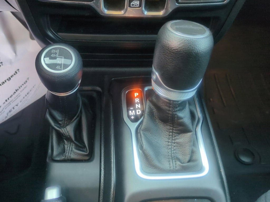 Used 2022 Jeep Gladiator Sport image 9