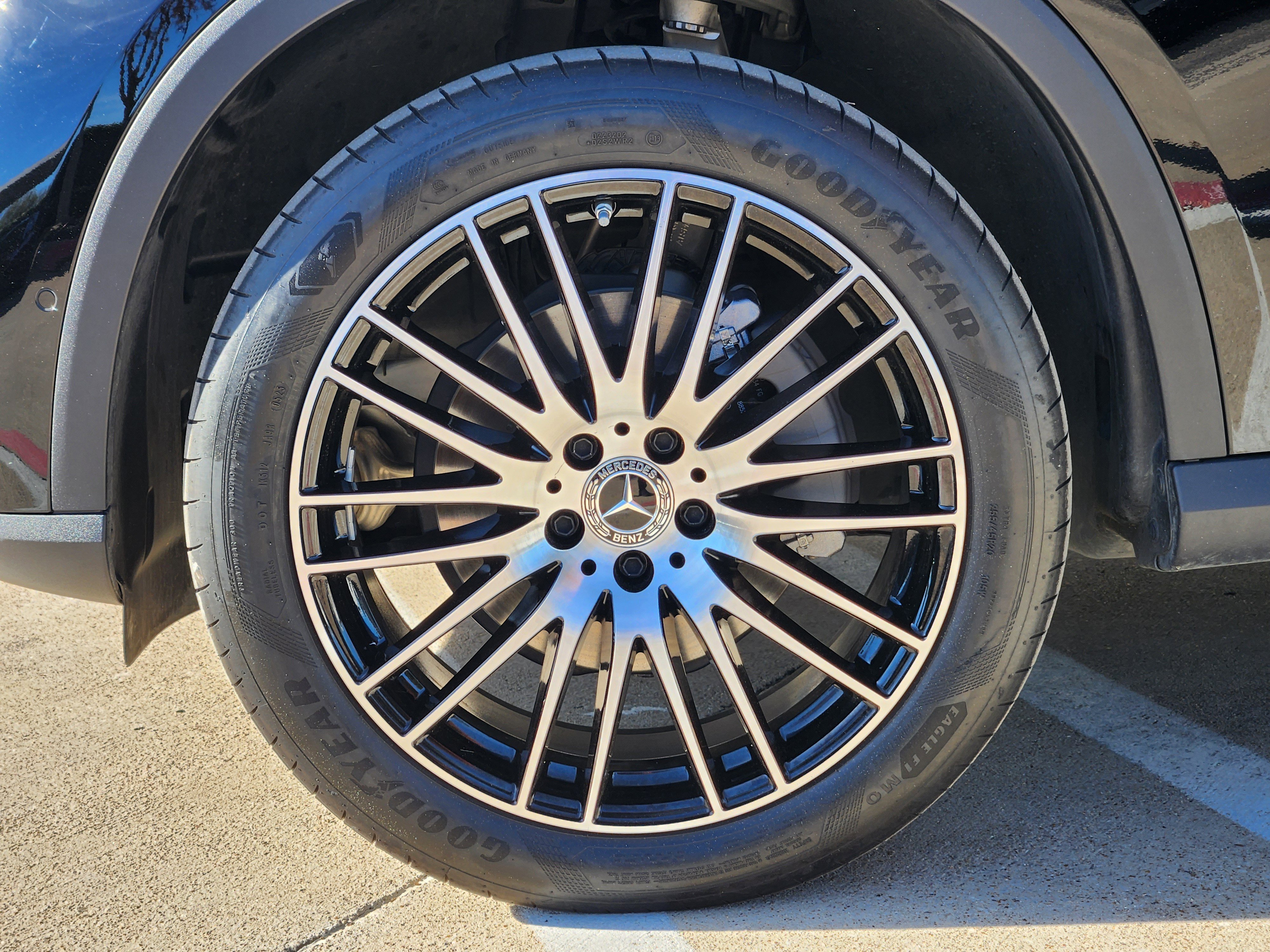 Used 2025 Mercedes-Benz GLC 300 300 image 9