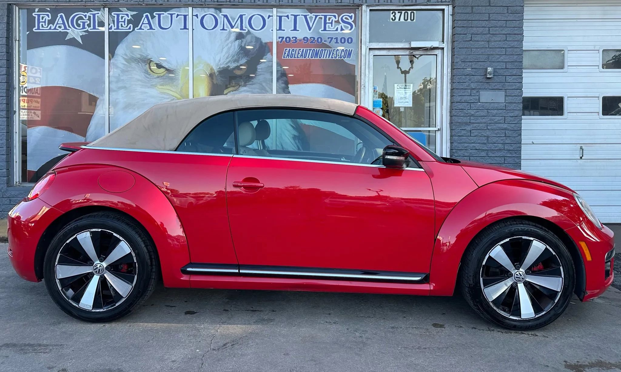 Used 2013 Volkswagen Beetle 2.0T image 2