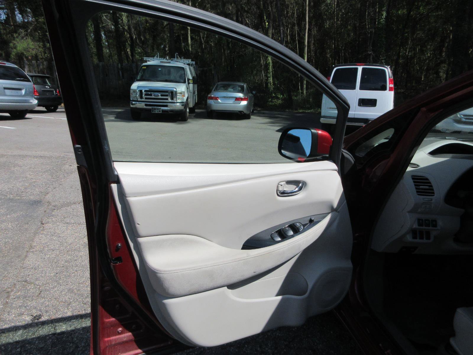 Used 2012 Nissan Leaf SL image 10