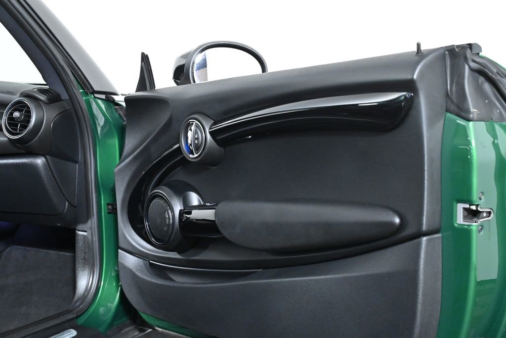 Used 2021 MINI Cooper 2-Door Hardtop image 29