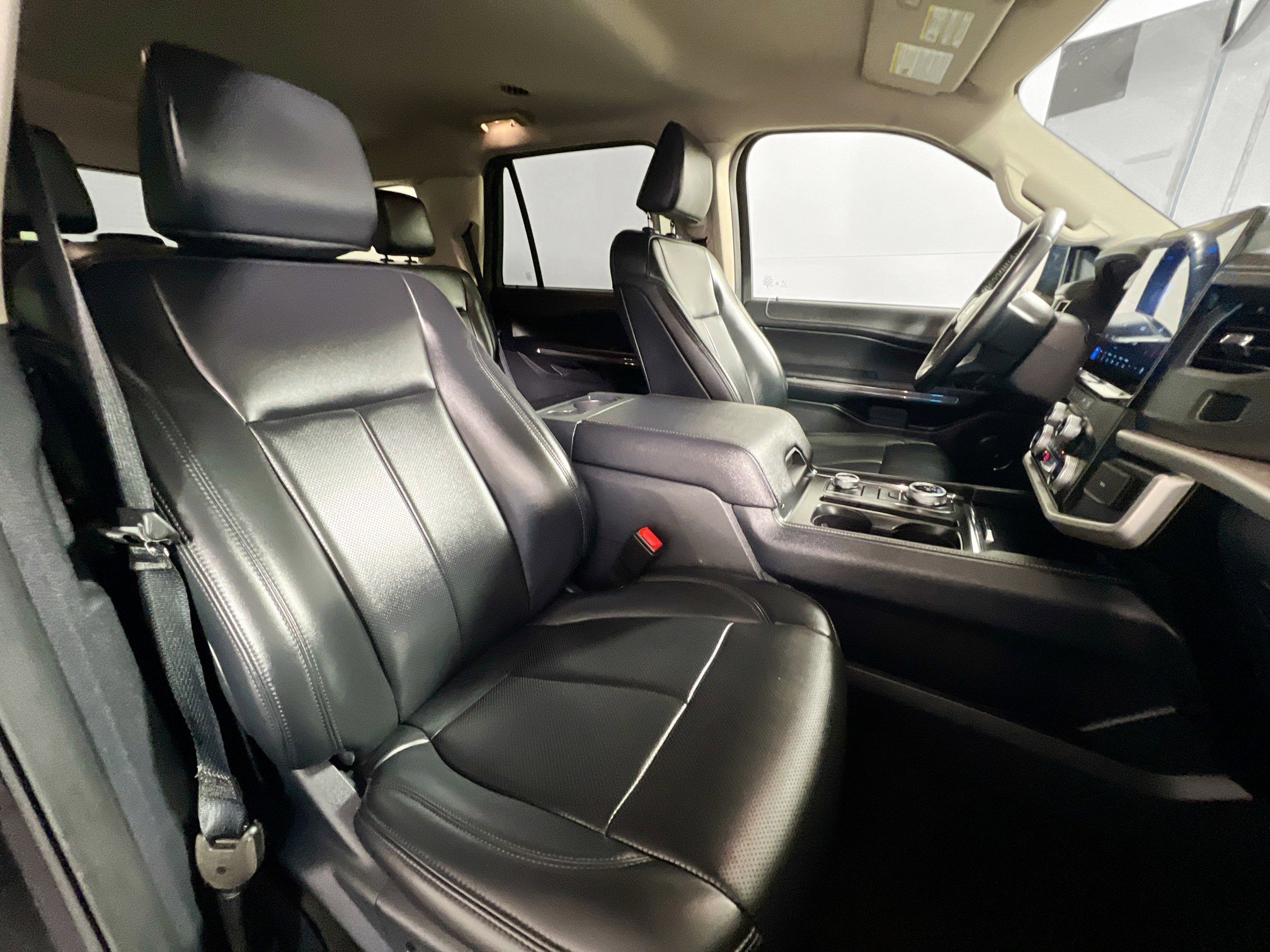 Used 2024 Ford Expedition XLT image 31