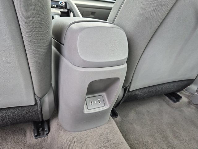 Used 2024 Hyundai Elantra SEL FWD image 17