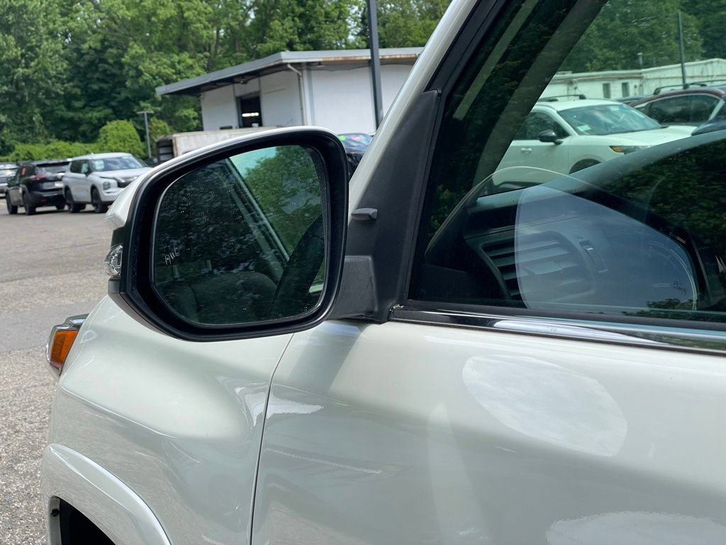 Used 2022 Toyota 4Runner Limited AWD/4WD image 30