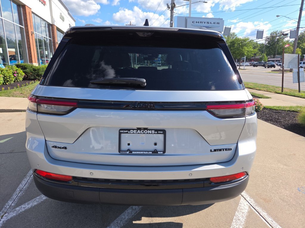 Certified 2024 Jeep Grand Cherokee Limited w/ Luxury Tech Group II AWD/4WD image 12
