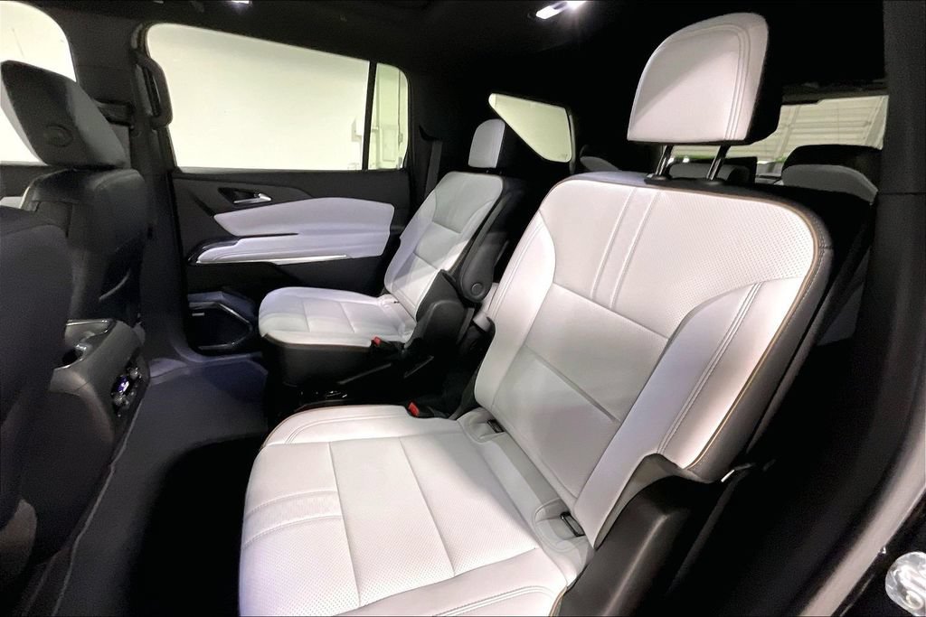 Used 2025 Chevrolet Traverse High Country w/ LPO, Floor Liner Package AWD/4WD image 32