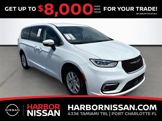 Used 2023 Chrysler Pacifica Touring-L FWD image 1