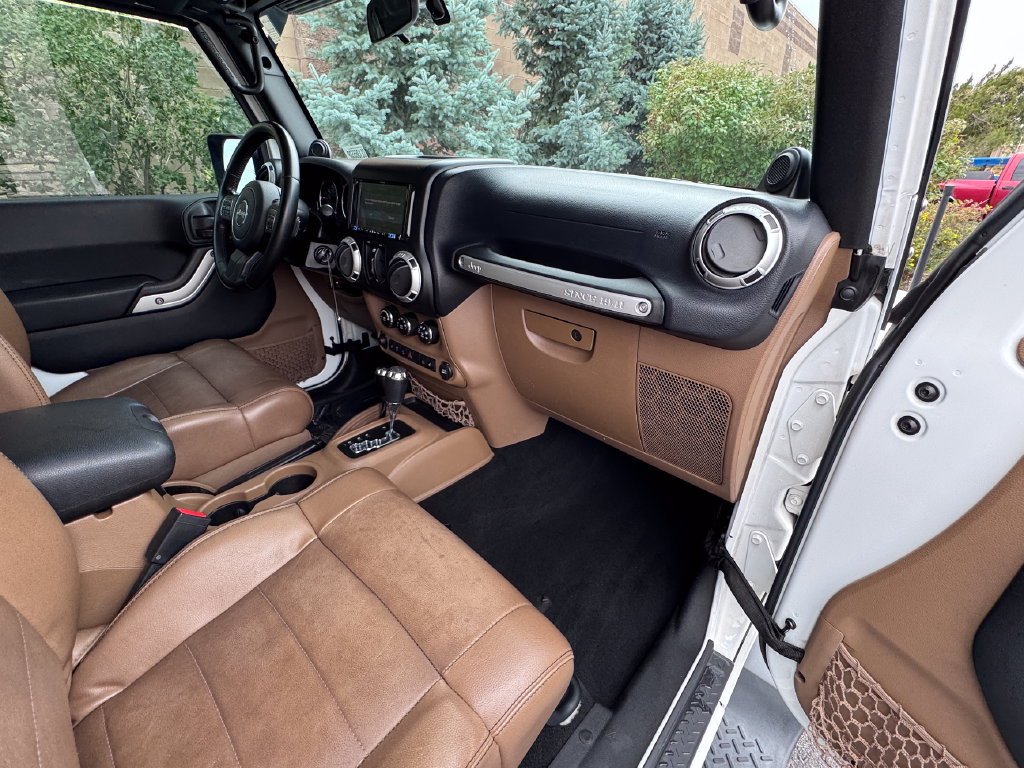 Used 2012 Jeep Wrangler Unlimited Sahara w/ Connectivity Group AWD/4WD image 35
