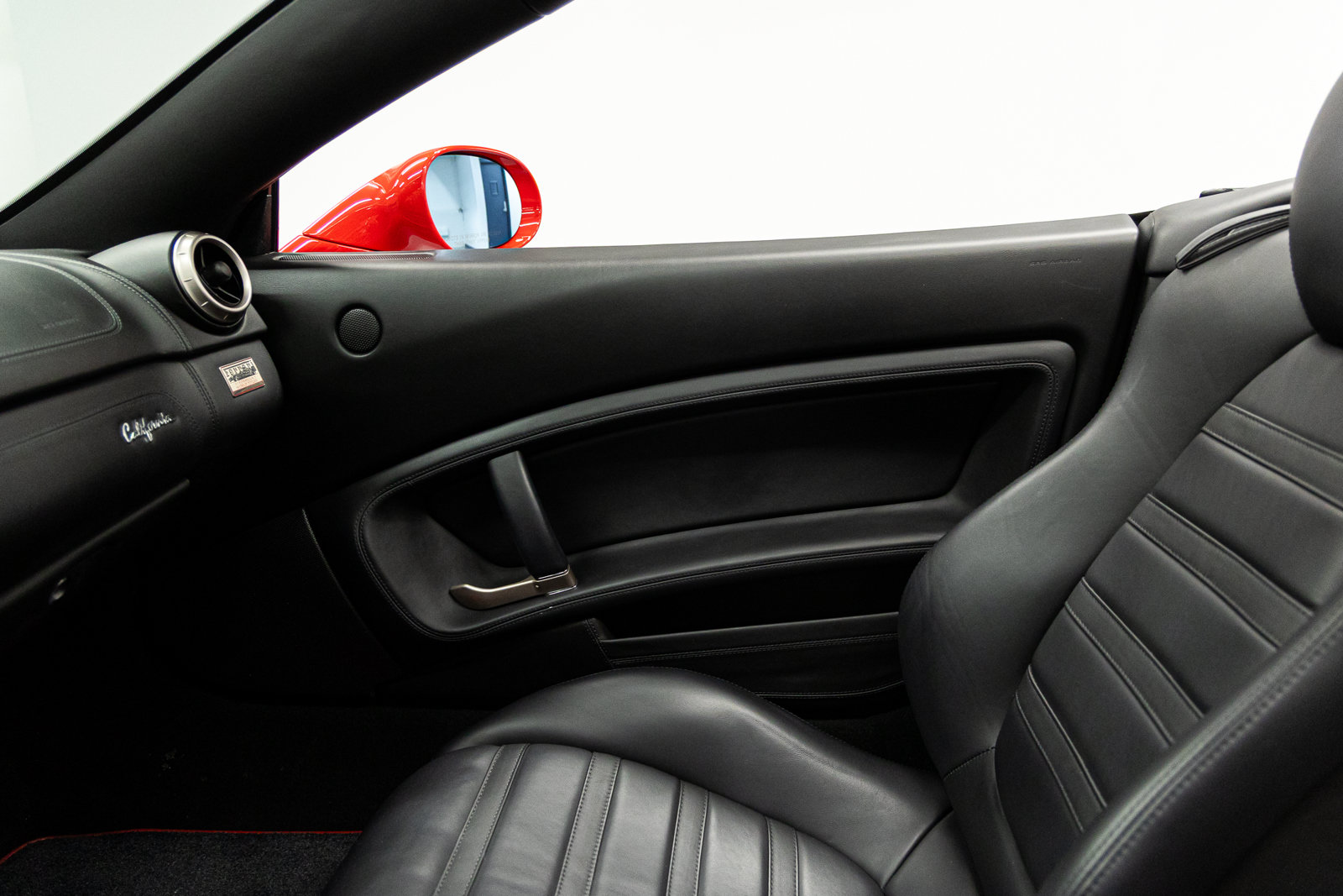 Used 2011 Ferrari California RWD image 74