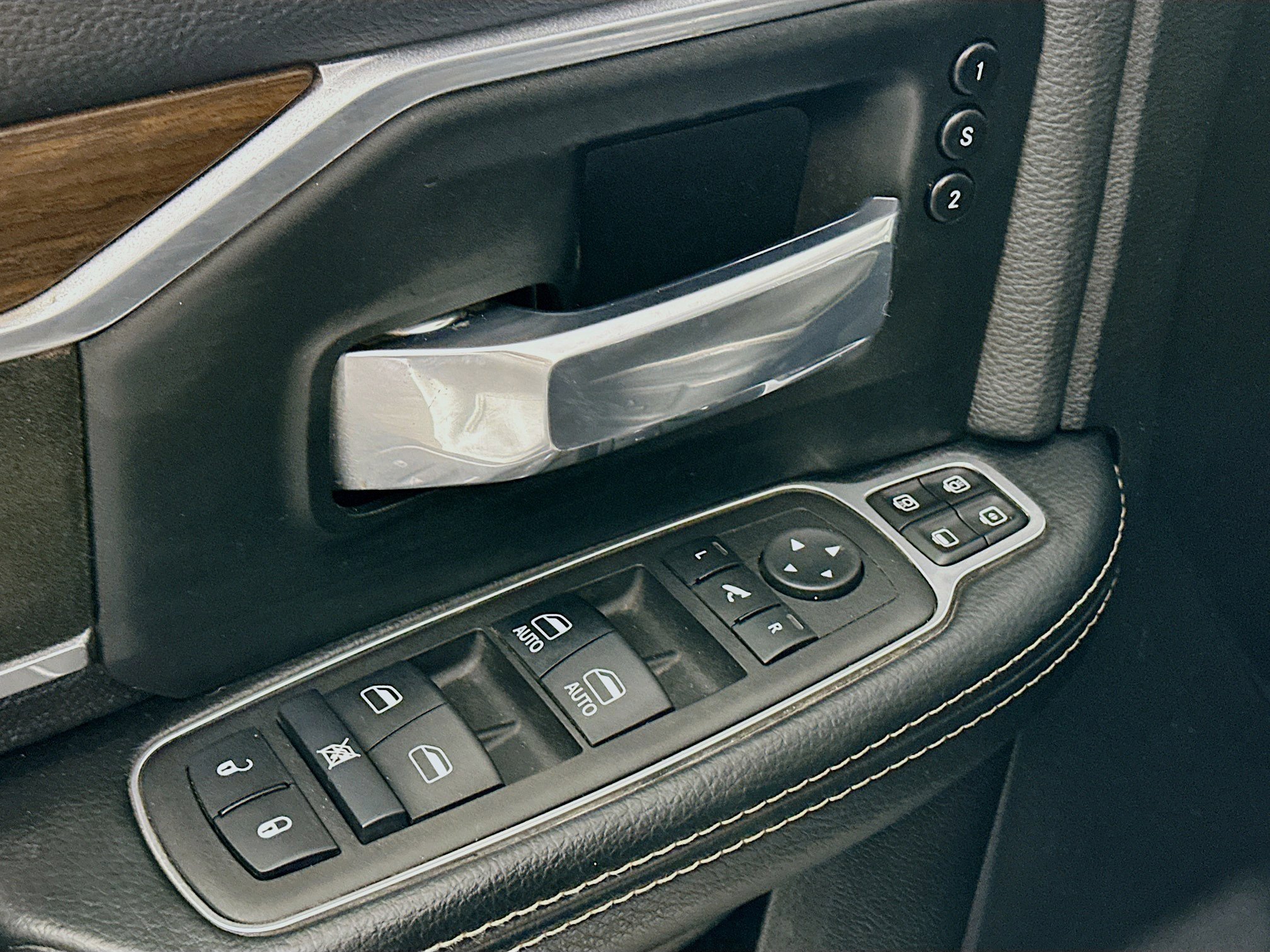 Used 2024 RAM 2500 Laramie image 15