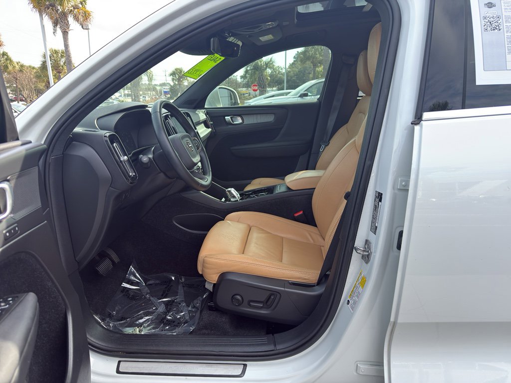 Used 2020 Volvo XC40 T4 Inscription w/ Protection Package Premier image 14