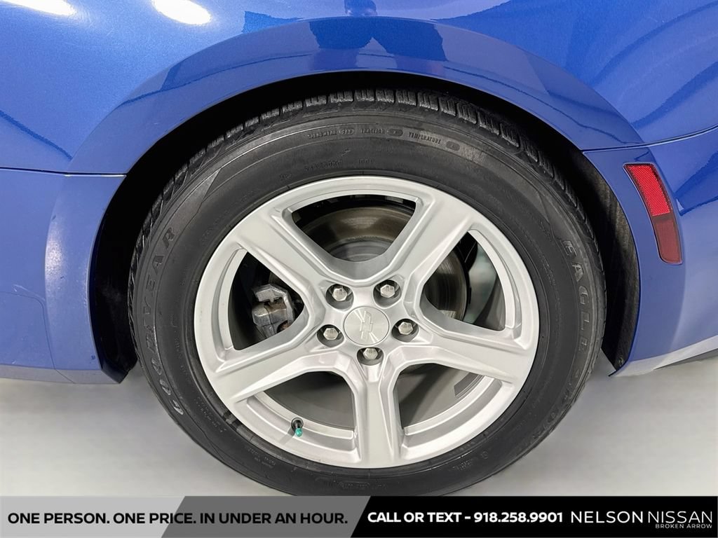 Used 2019 Chevrolet Camaro LT RWD image 28