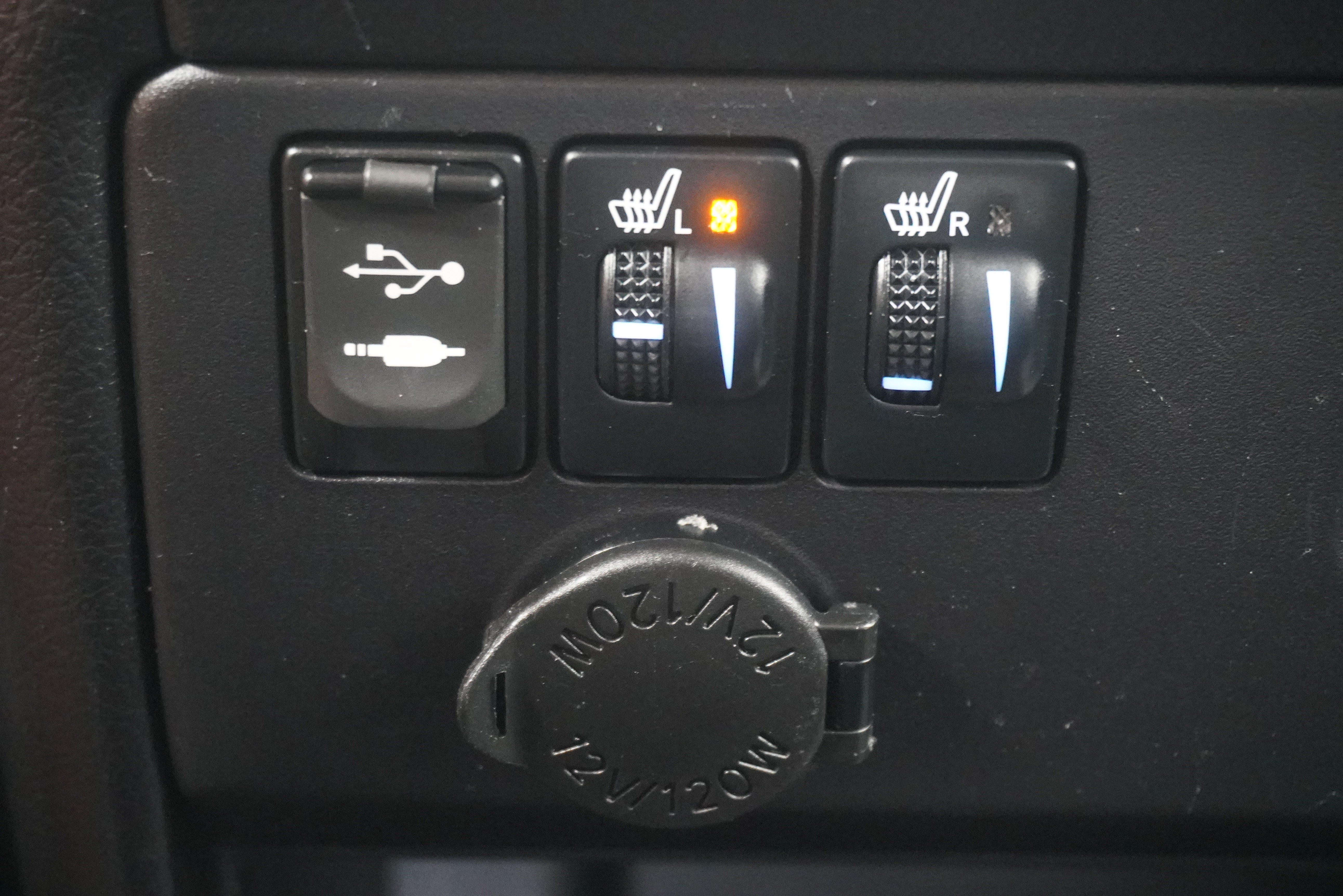 Used 2016 Toyota Sienna SE FWD image 23