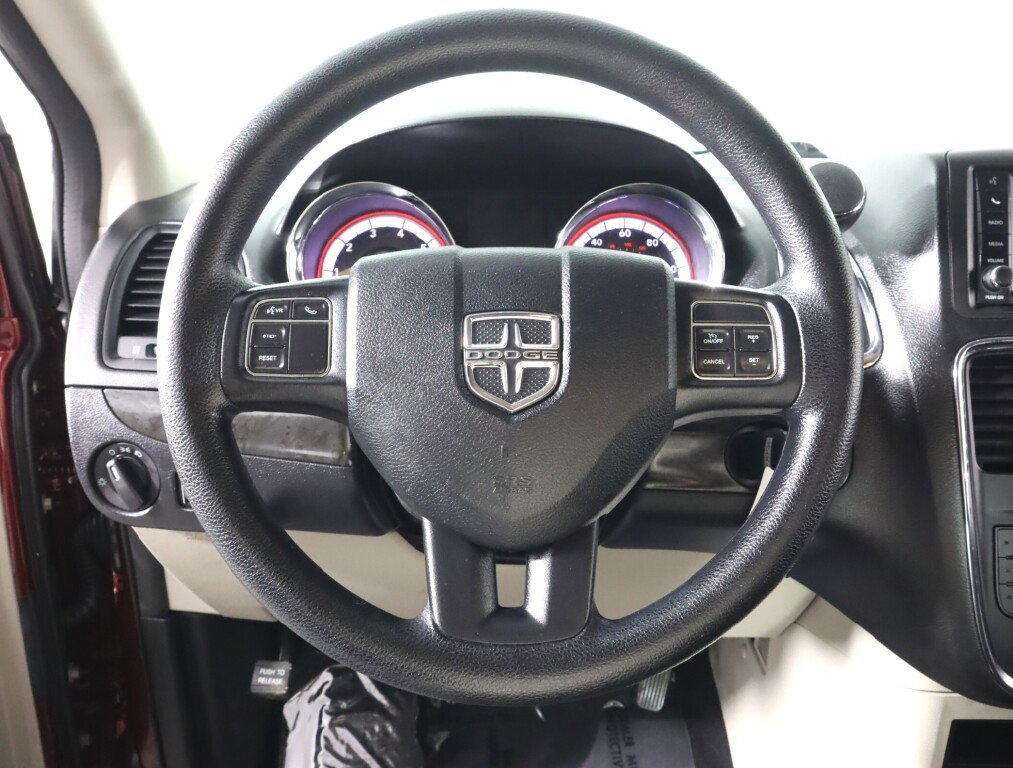 Used 2018 Dodge Grand Caravan SE w/ UConnect Hands-Free Group image 11