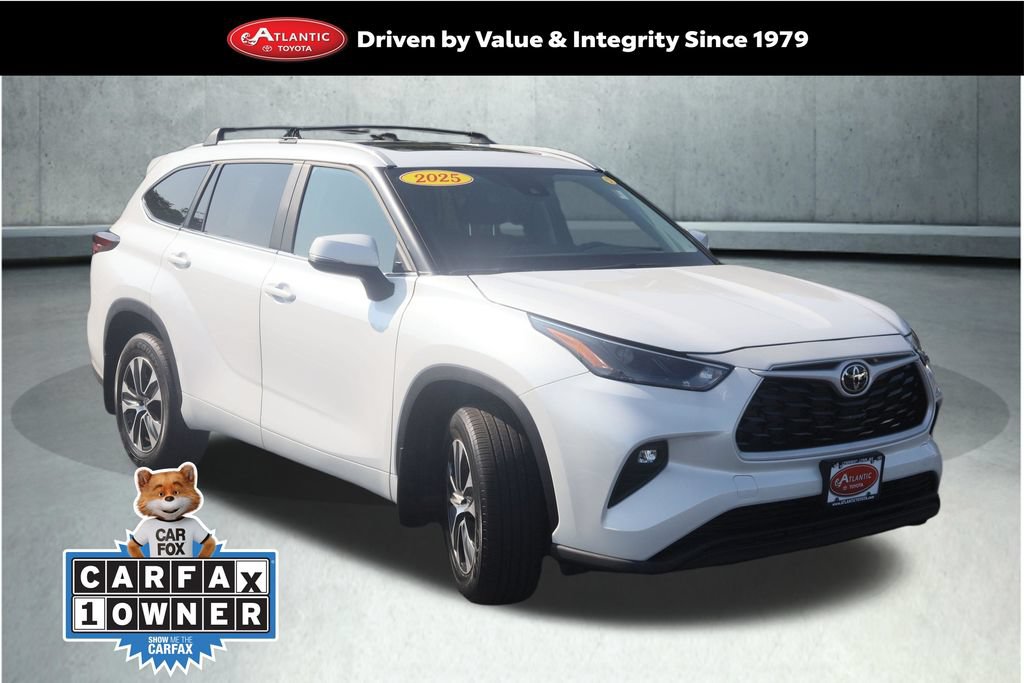 Used 2025 Toyota Highlander XLE AWD/4WD image 1