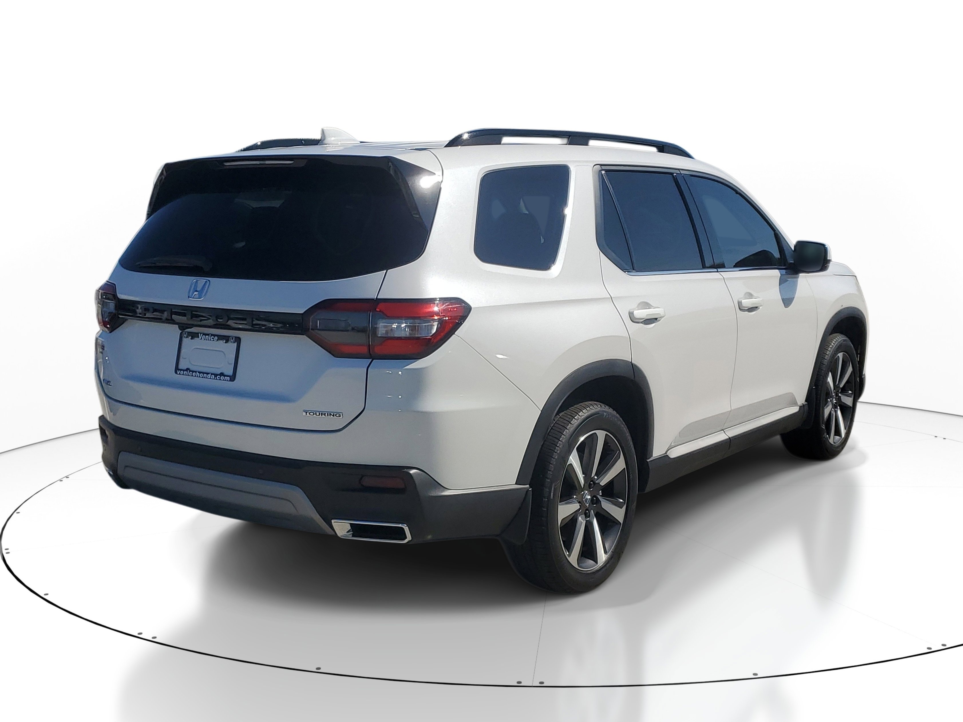 Certified 2025 Honda Pilot Touring image 6